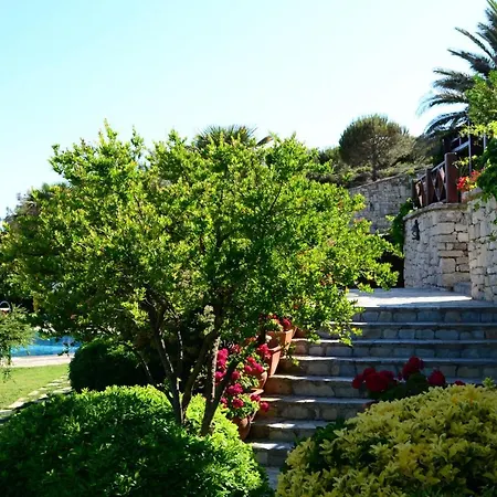 Ada Bacchus Otel